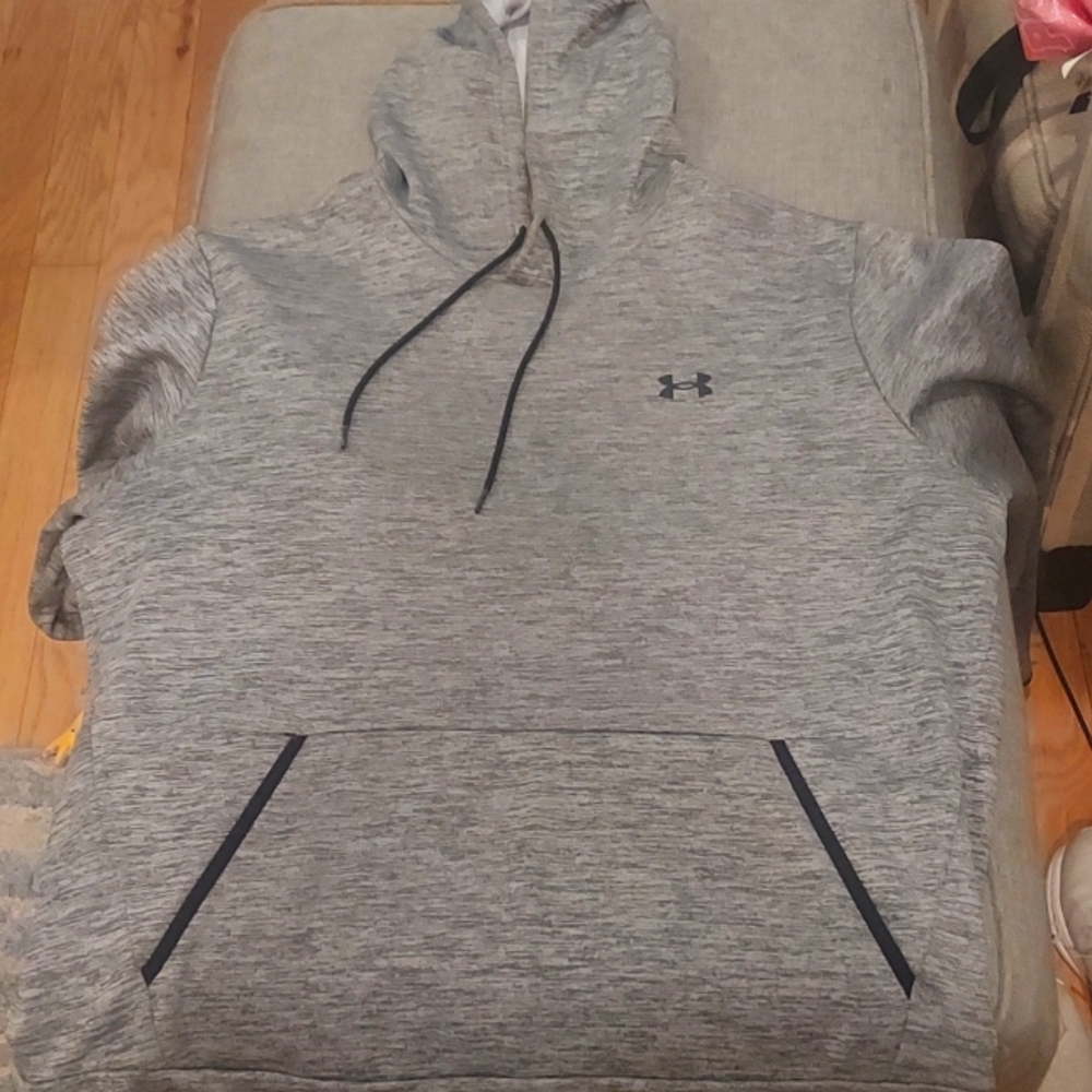 Under armour size xl sweatshirt